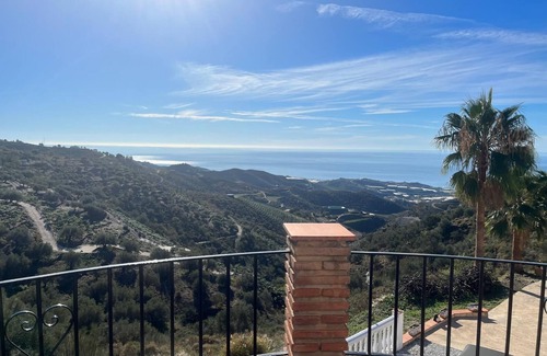 Sayalonga Apartment | Meerblick und Bergblick. Ferienunterkunft in Malaga/sayalonga. Apartment