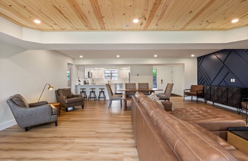 Lakeland Condo | "Meet Me at The Lake of The Ozarks"