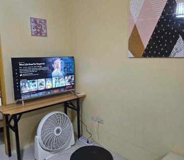 Batangas City Apartment | Mel's Place Batangas Unit 8 Two-Bedroom House w Free Parking WIFI Netflix Smart TV Fit to 4 Adults or kids