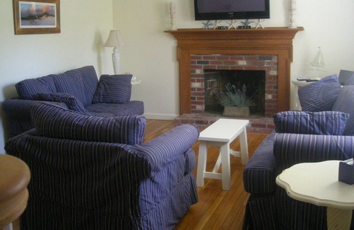 Harwich House | Mello Yello Beach House,Renovated, Quiet Cul-de-Sac, Bike Path