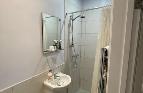 Londonderry Apartment | Melrose House