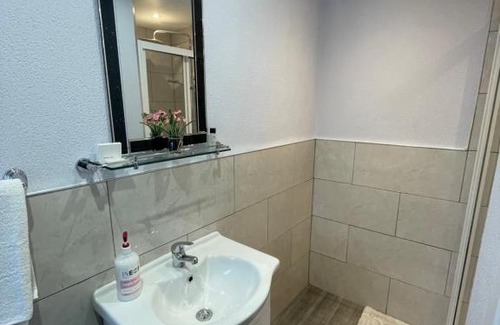 Londonderry Apartment | Melrose House
