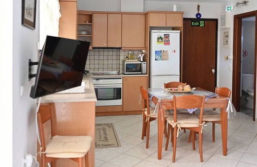 Anavyssos Apartment | Melrose maisonette by the sea