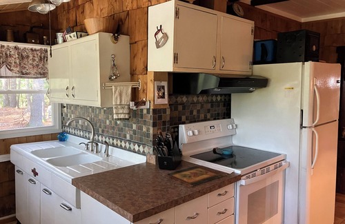 Lake Luzerne-Hadley Cabin | Memory Maker Cabin w private lakeside dock - 10 miles from Lake George