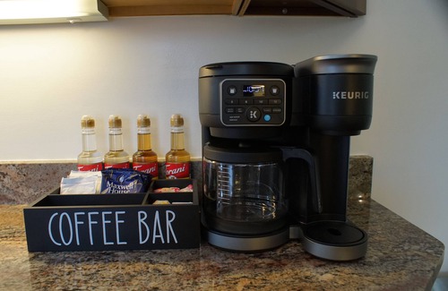 Crosstown House | Memphis Belle - POOL, Hot Tub, Arcades, Fire Pit, Games & so much more!