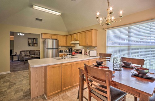 Lakes of Forest Hill Cottage | Memphis House w/Yard 25 Minutes to Beale Street!