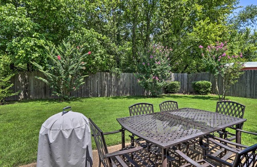 Lakes of Forest Hill Cottage | Memphis House w/Yard 25 Minutes to Beale Street!