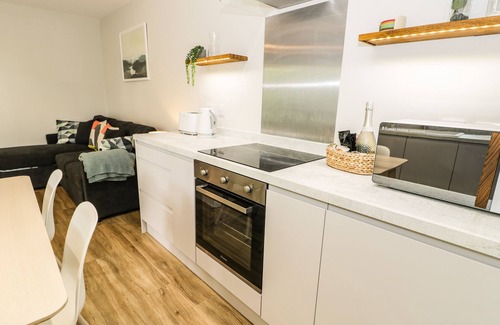 Bont Newydd Cottage | MENAI LODGE, pet friendly, character holiday cottage in Caernarfon