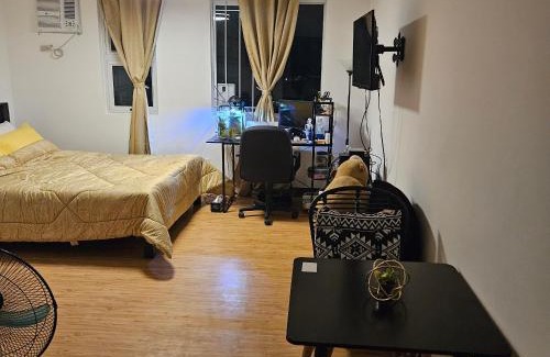 Las Pinas Bed & Breakfast | Mench Staycation