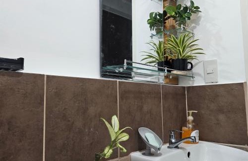 Las Pinas Hotel | Mench Staycation