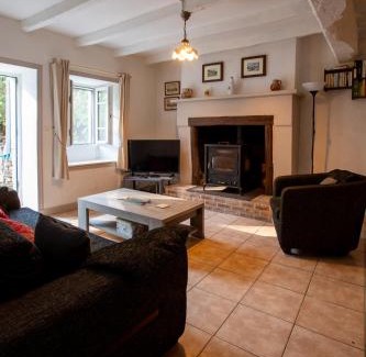 Montbron House | Menet