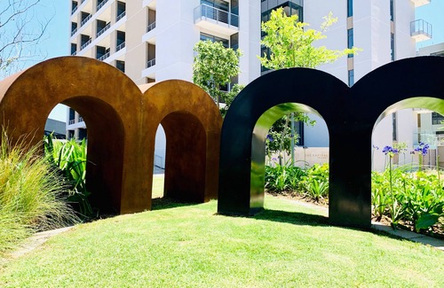 Pretoria House | Menlyn Maine Residence king sized bed studio - Central Park