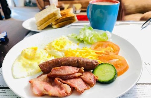 Komani Bed & Breakfast | Mentor Guest house