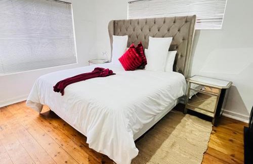 Komani Bed & Breakfast | Mentor Guest house