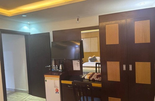 King Abdul Aziz Road Hotel | MERA SUITE