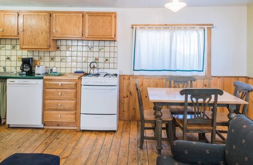 Clark Cabin | Merchant Cabin - Near Steamboat Lake