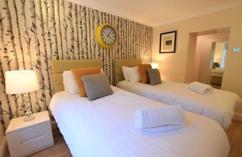Clifton Apartment | Meridian Way - 3 Bed Apartment - Sleeps 7