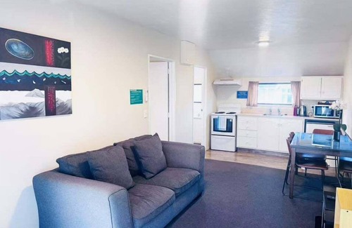 Merivale Apartment | Merivale Court One Bedroom Apartment-Unit 7