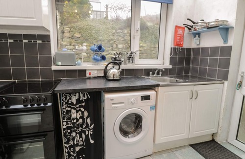 Llithfaen Cottage | MERLIN, pet friendly, character holiday cottage in Llithfaen