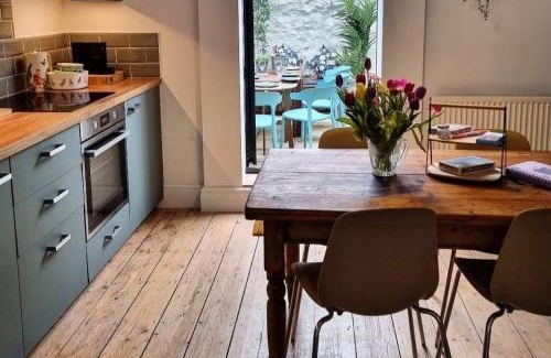Teignmouth House | Mermaid Cottage Teignmouth by the beach SLEEPS 7