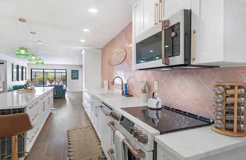 Palma Sola House | Mermaid Manor Lux 6BR/5BA Htd Pool Hot Tub Game Rm Sleeps 22