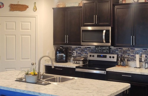 Sebastian Highlands House | Mermaids Cove - Spacious retreat in Sebastian beach town.
