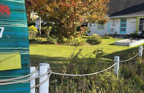 Glen Cove House | MerShell’s Beach House is a 5 minute walk from local beach/boardwalk or marina