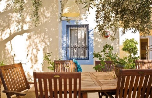Bodrum City Center Apartment | Merve Apartments, your home from home in central BODRUM, street cats frequent the property, not all apartments have balconies , ground floor have terrace with table and chairs
