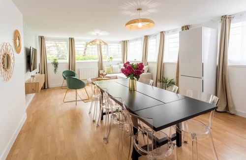 Quartier Saint-Ambroise Apartment | Merveil - Family Suite - Marais - Pelee