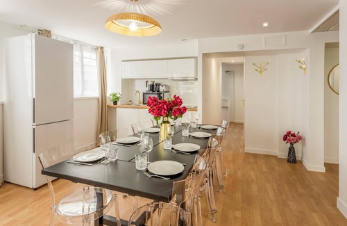 Quartier Saint-Ambroise Apartment | Merveil - Family Suite - Marais - Pelee