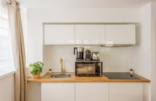 Quartier Saint-Ambroise Apartment | Merveil - Family Suite - Marais - Pelee