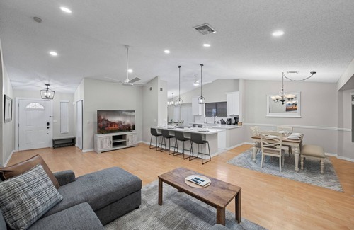 East Mesa House | Mesa Oasis 6BR Pool & Pickleball Sleeps 20