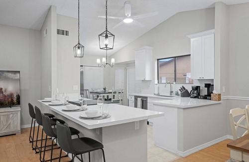 East Mesa House | Mesa Oasis 6BR Pool & Pickleball Sleeps 20