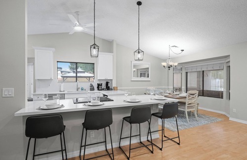 East Mesa House | Mesa Oasis 6BR Pool & Pickleball Sleeps 20