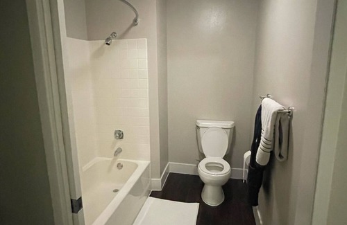 Pasadena Apartment | Metro Oasis with garden patio, family friendly