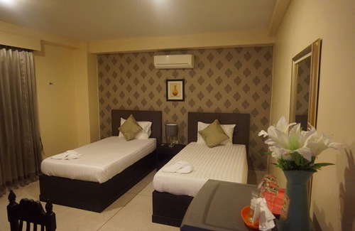 Surin Hotel | Metro Residence