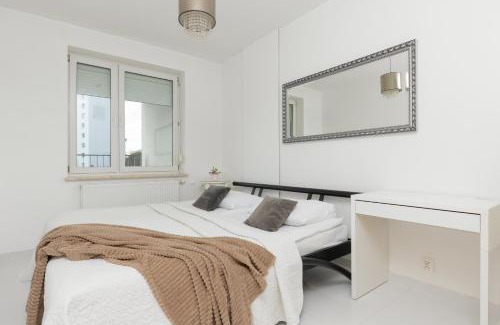 Praga Polnoc Apartment | Metro Targówek Spacious Apartment with Parking by Noclegi Renters