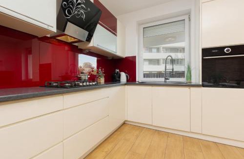 Praga Polnoc Apartment | Metro Targówek Spacious Apartment with Parking by Noclegi Renters