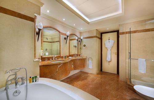 Sin El Fil Hotel | Metropolitan Palace