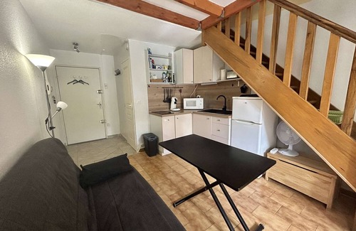 Saint-Aygulf Apartment | Mezzanine Studio in Saint-Aygulf, Near Beach and Shops