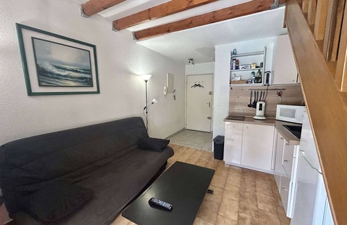 Saint-Aygulf Apartment | Mezzanine Studio in Saint-Aygulf, Near Beach and Shops