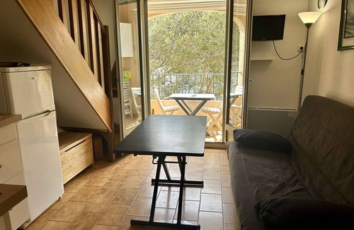 Saint-Aygulf Apartment | Mezzanine Studio in Saint-Aygulf, Near Beach and Shops