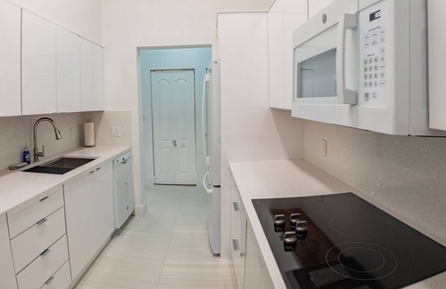 Brickell Condo | Miami Brickell 4 Bedrooms High Ceiling loft at the pools & Jacuzzi