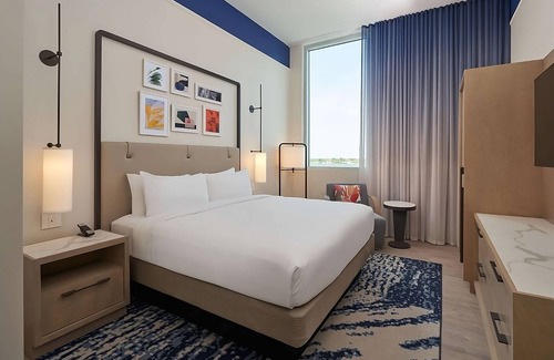 Ojus Hotel | Miami Hideaway | 2 Units | Rooftop Pool | Pets are Allowed