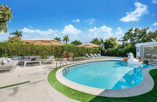 Cutler Bay House | Miami Paradise - Heated Pool, Playground, Foosball Table