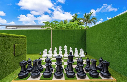 Ives Estates House | Miami Resort Villa Volleyball, Jacuzzi, Sauna