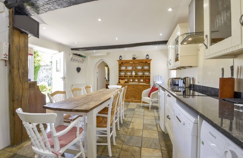 Drewsteignton Cottage | MICHAELMAS COTTAGE, pet friendly, with a garden in Drewsteignton