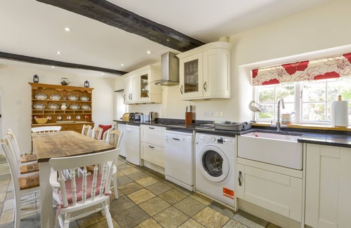 Drewsteignton Cottage | MICHAELMAS COTTAGE, pet friendly, with a garden in Drewsteignton