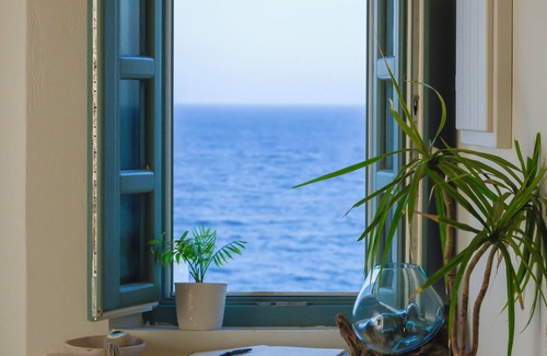 Kamari Villa | Michelangelo Beach Villa with Sea View