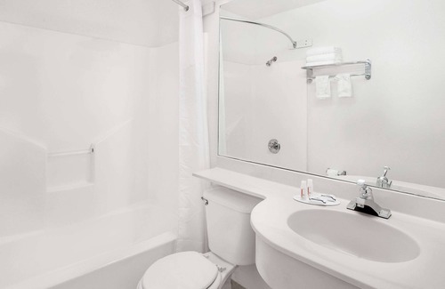 Broken Bow Hotel | Microtel Inn by Wyndham Broken Bow